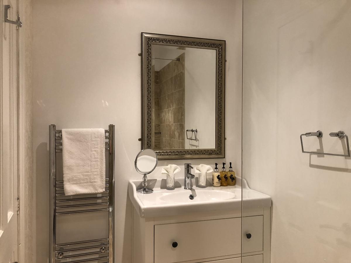 Guest house Cranleigh Bath