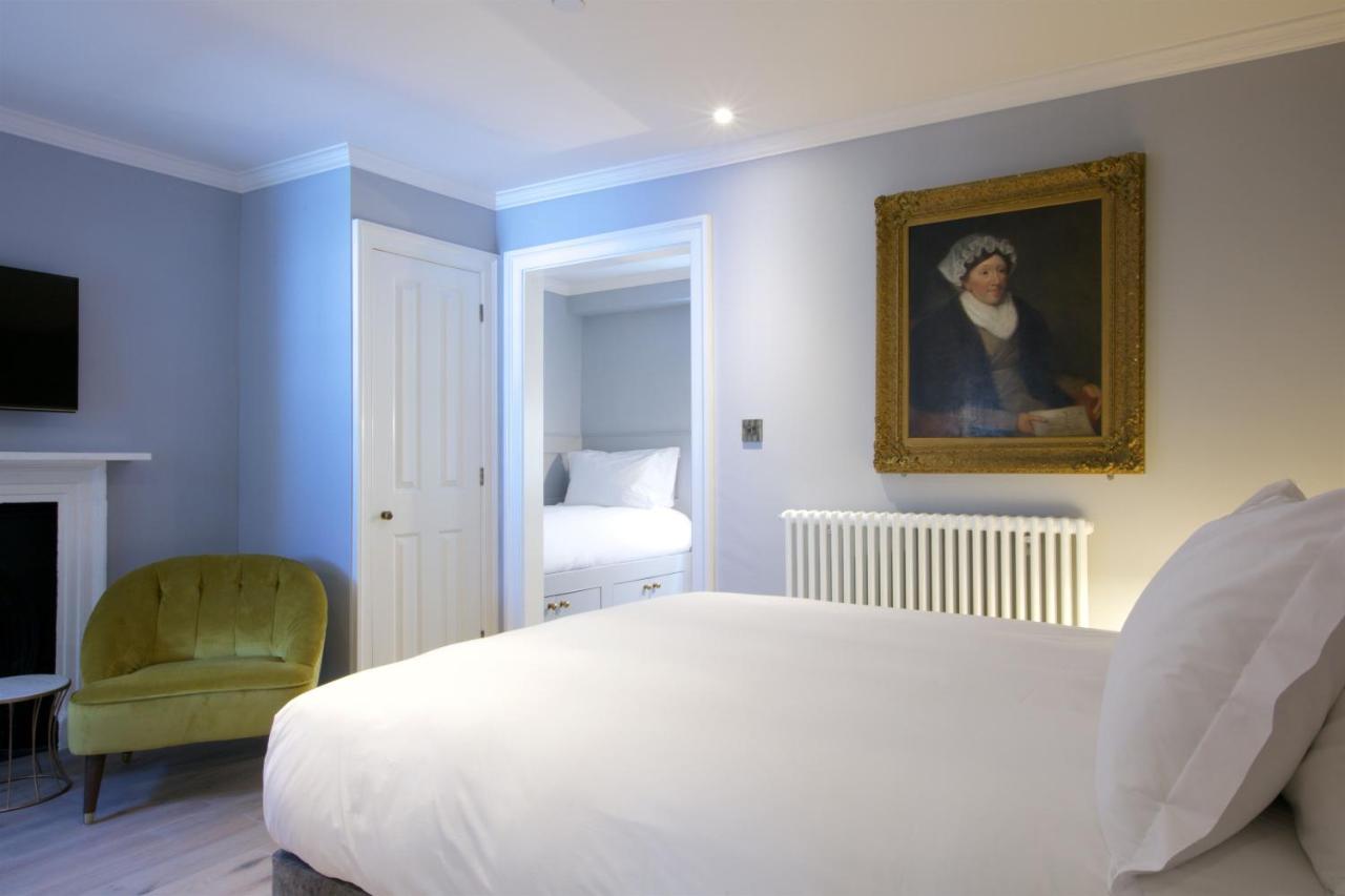 Eight 3* Bath
