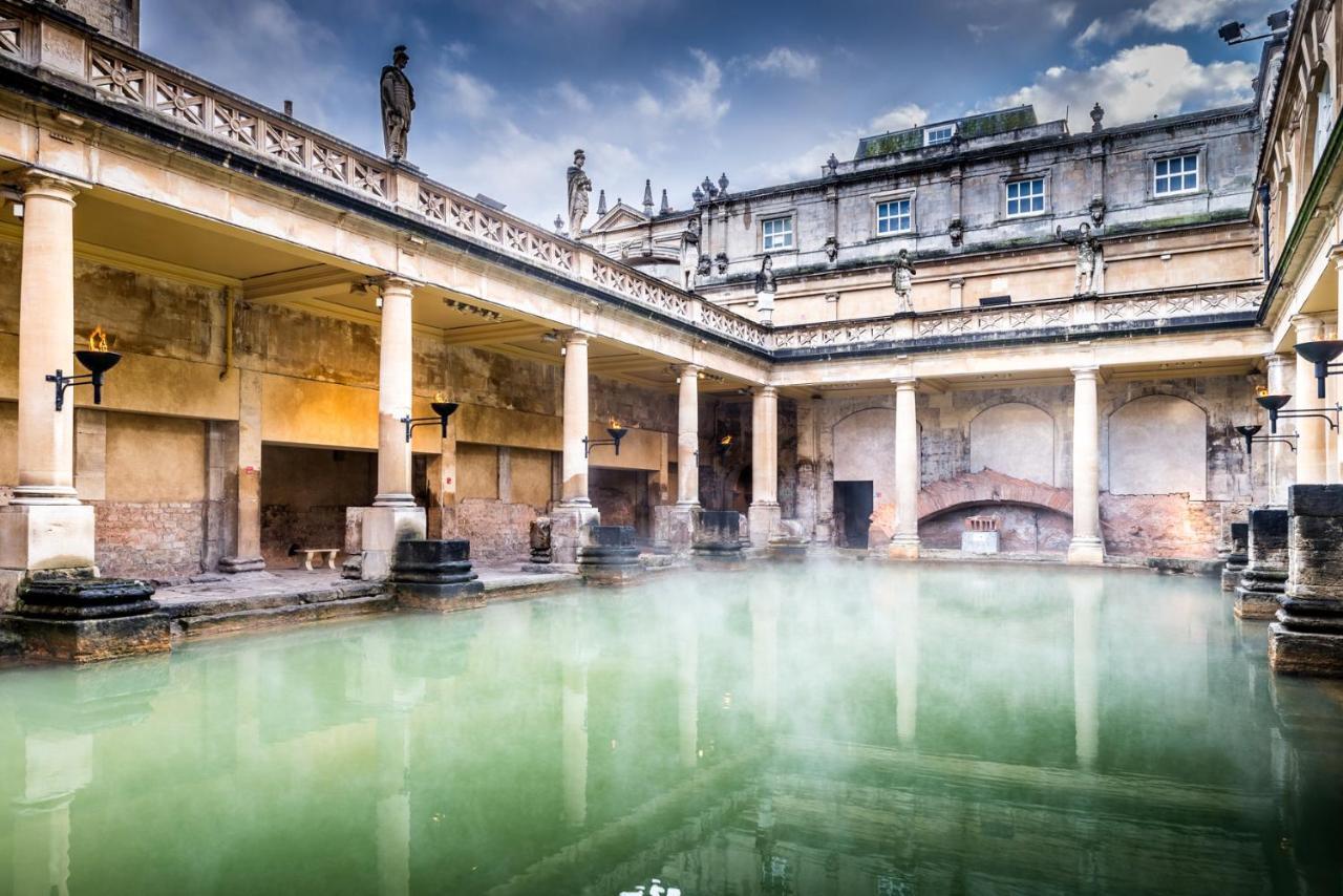 Edgar Townhouse Bath