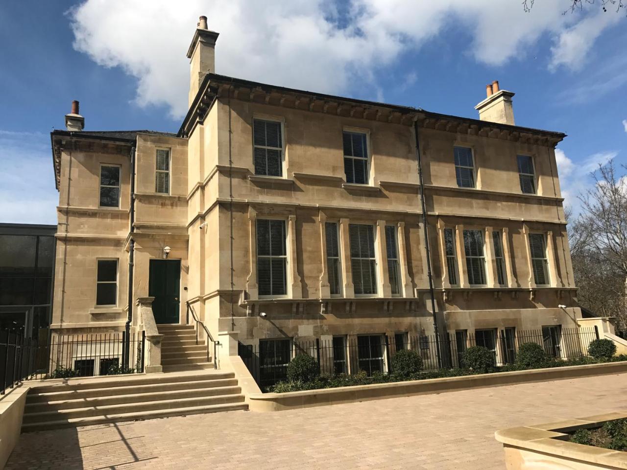 Student Castle Studio - Free Parking Apartment
