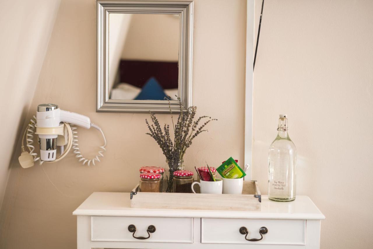 The Henry Bed & Breakfast Bath