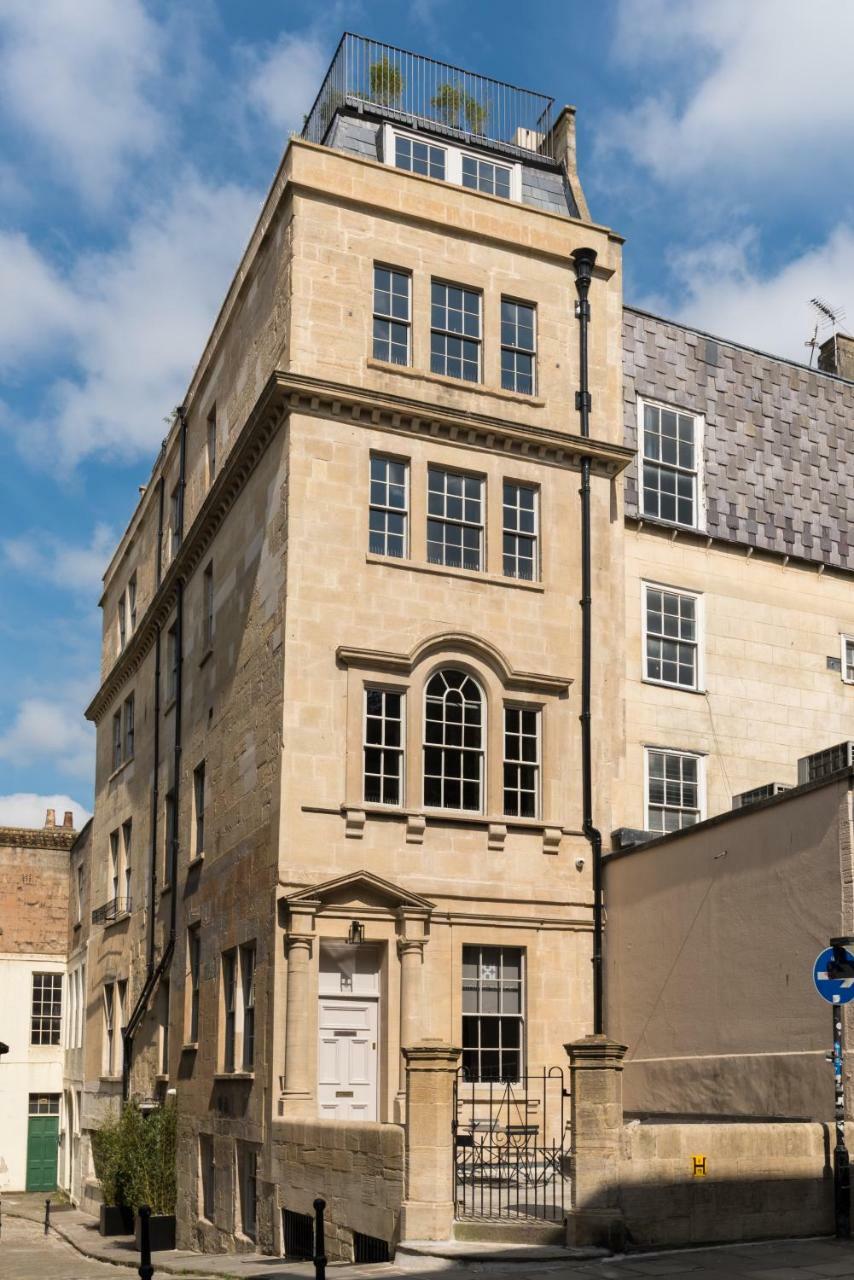Hiding Space - Trim Street 4* Bath