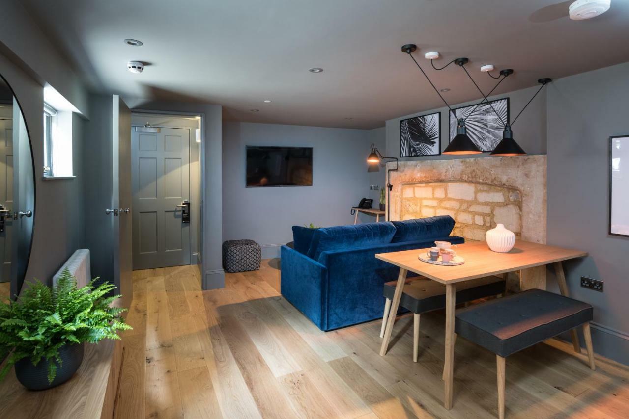 Hiding Space - Trim Street 4* Bath