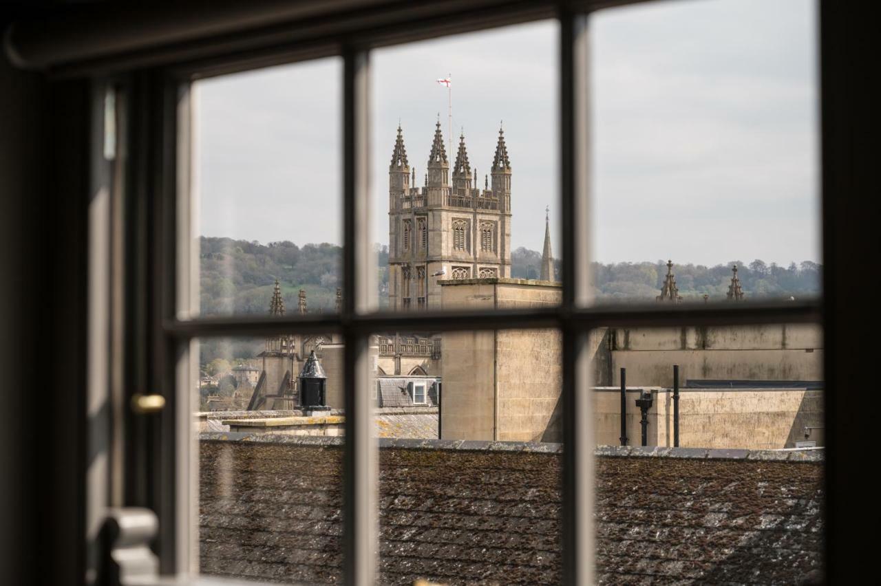 Hiding Space - Trim Street 4* Bath