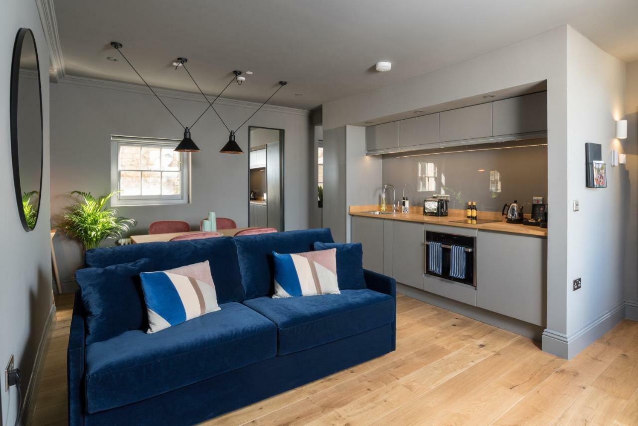 Hiding Space - Trim Street 4* Bath