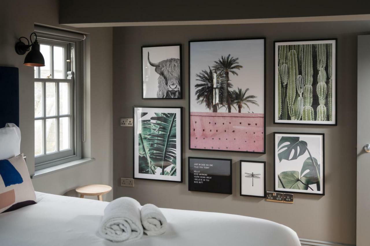 Hiding Space - Trim Street 4* Bath