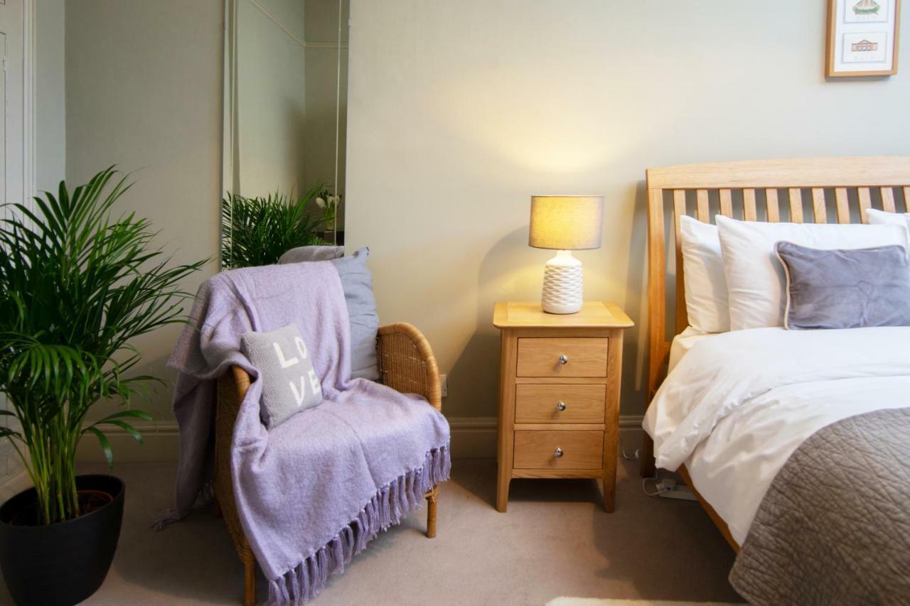 Stunning Royal Crescent With 3 Bedrooms Bath