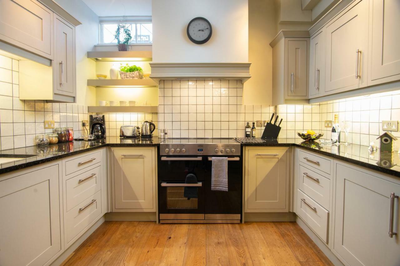 Stunning Royal Crescent With 3 Bedrooms