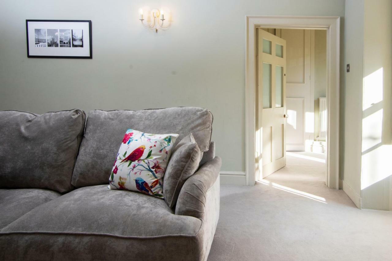 Stunning Royal Crescent With 3 Bedrooms