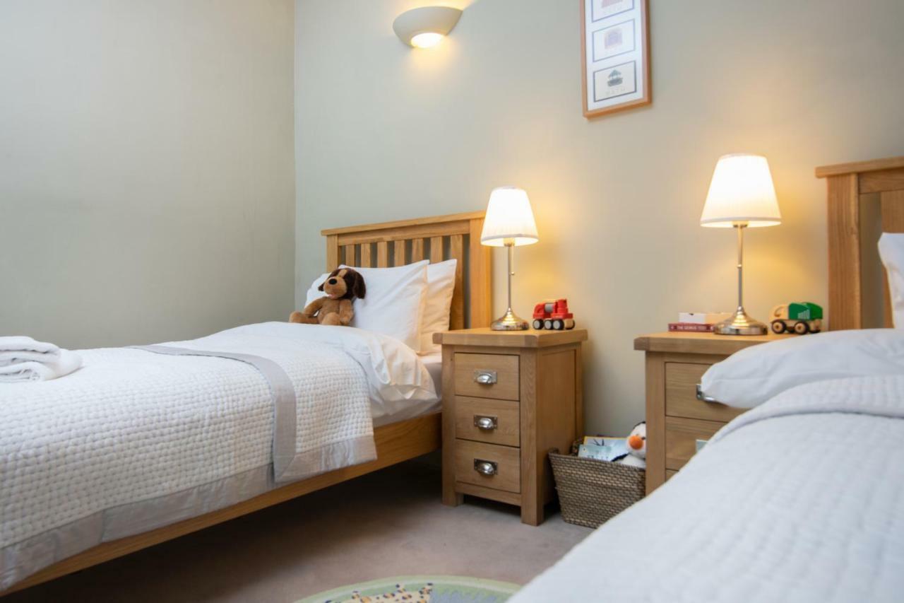 Stunning Royal Crescent With 3 Bedrooms Apartment Bath