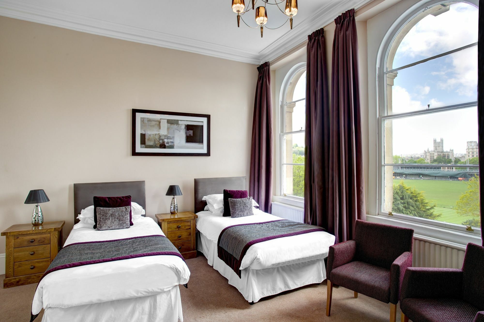 The Bird, Hotel 4*