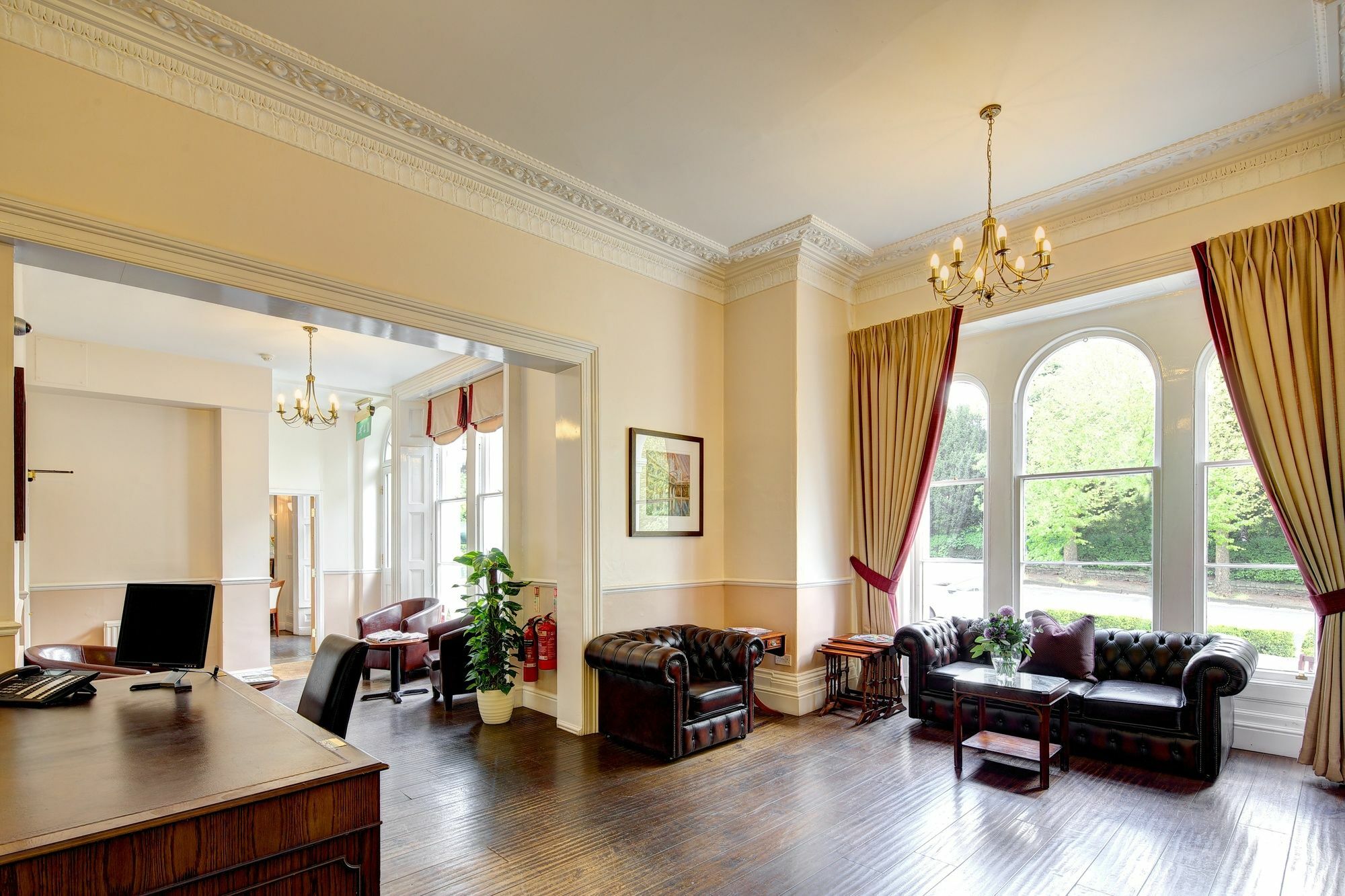 The Bird, Hotel