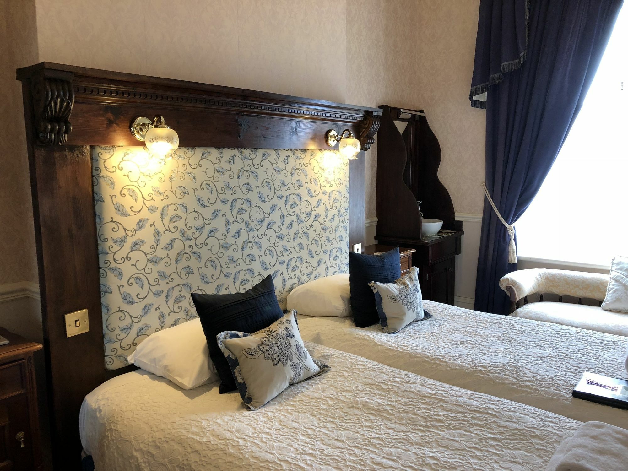Cranleigh Guest house 4*
