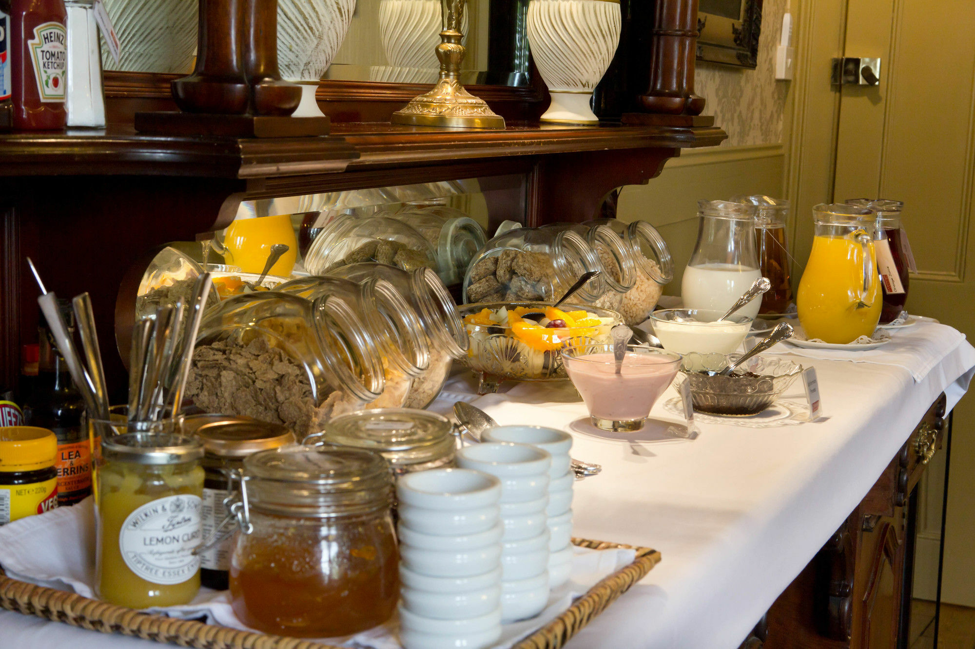 Guest house Cranleigh 4*