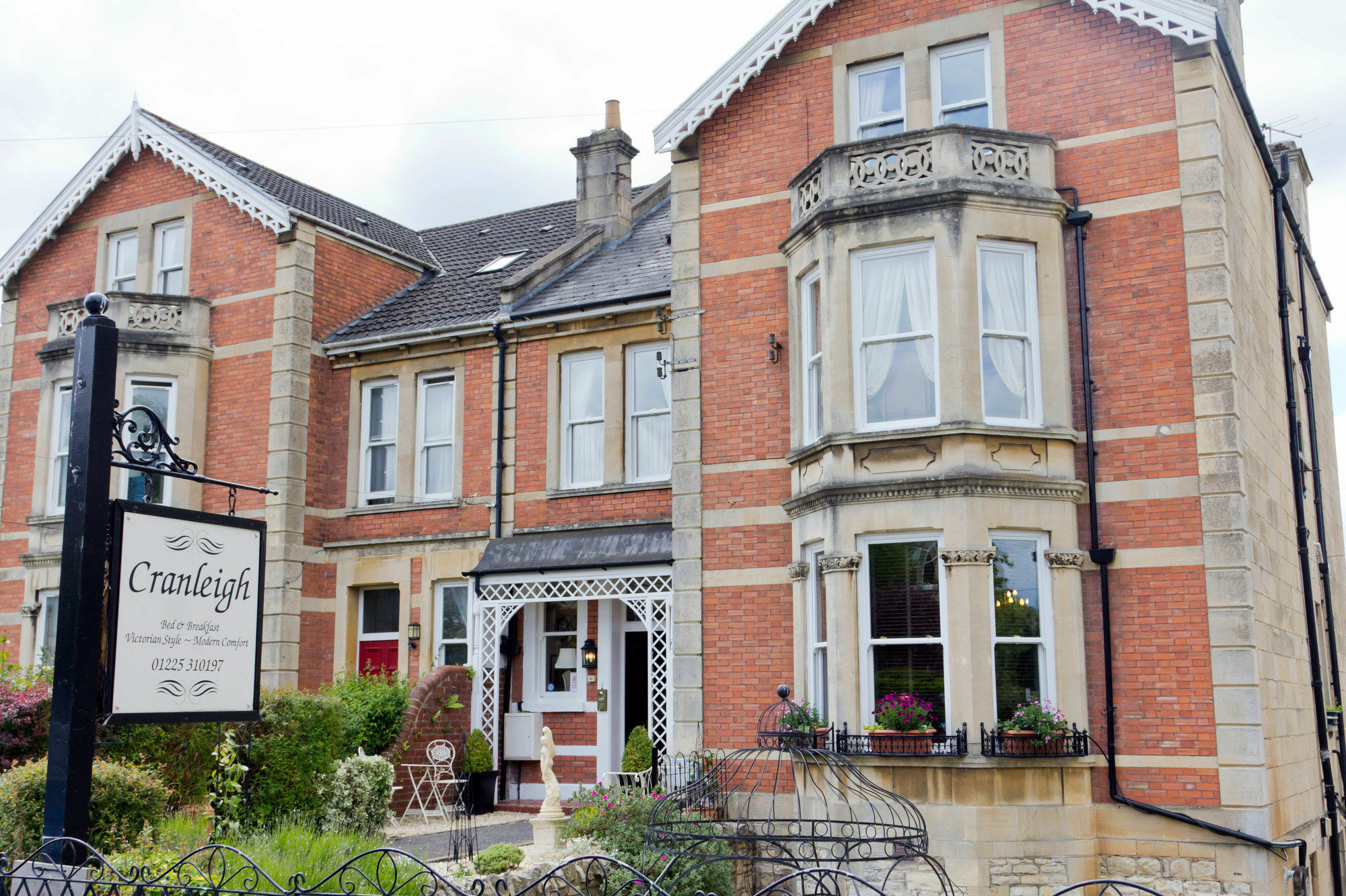Cranleigh Guest house 4*