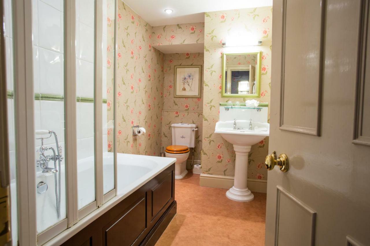 Dukes Guest house Bath