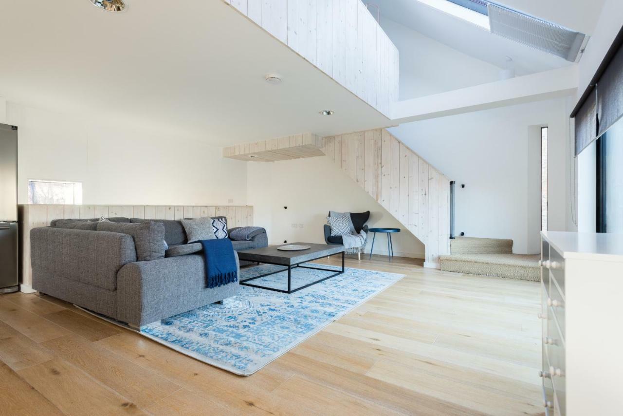 The Cliffside Loft - Distinctly Modern 3 Bdr Riverside Bath