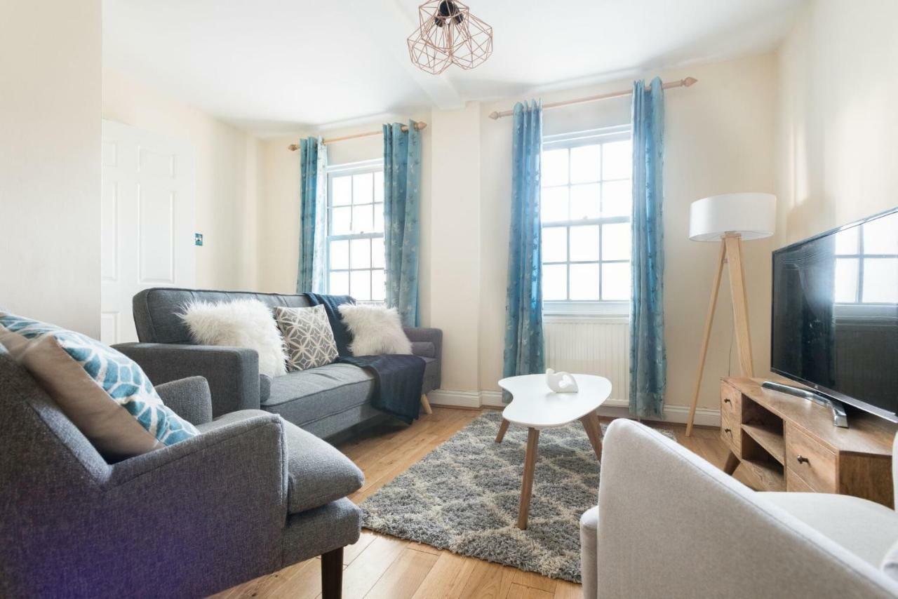 The Lapis Lounge - Large 3bdr House At River Avon Apartment *