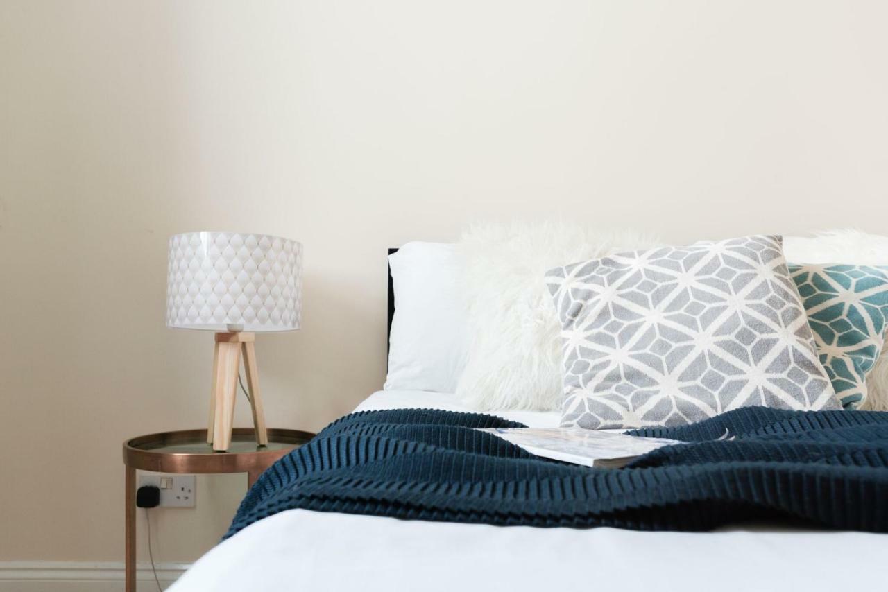 The Lapis Lounge - Large 3bdr House At River Avon Apartment *