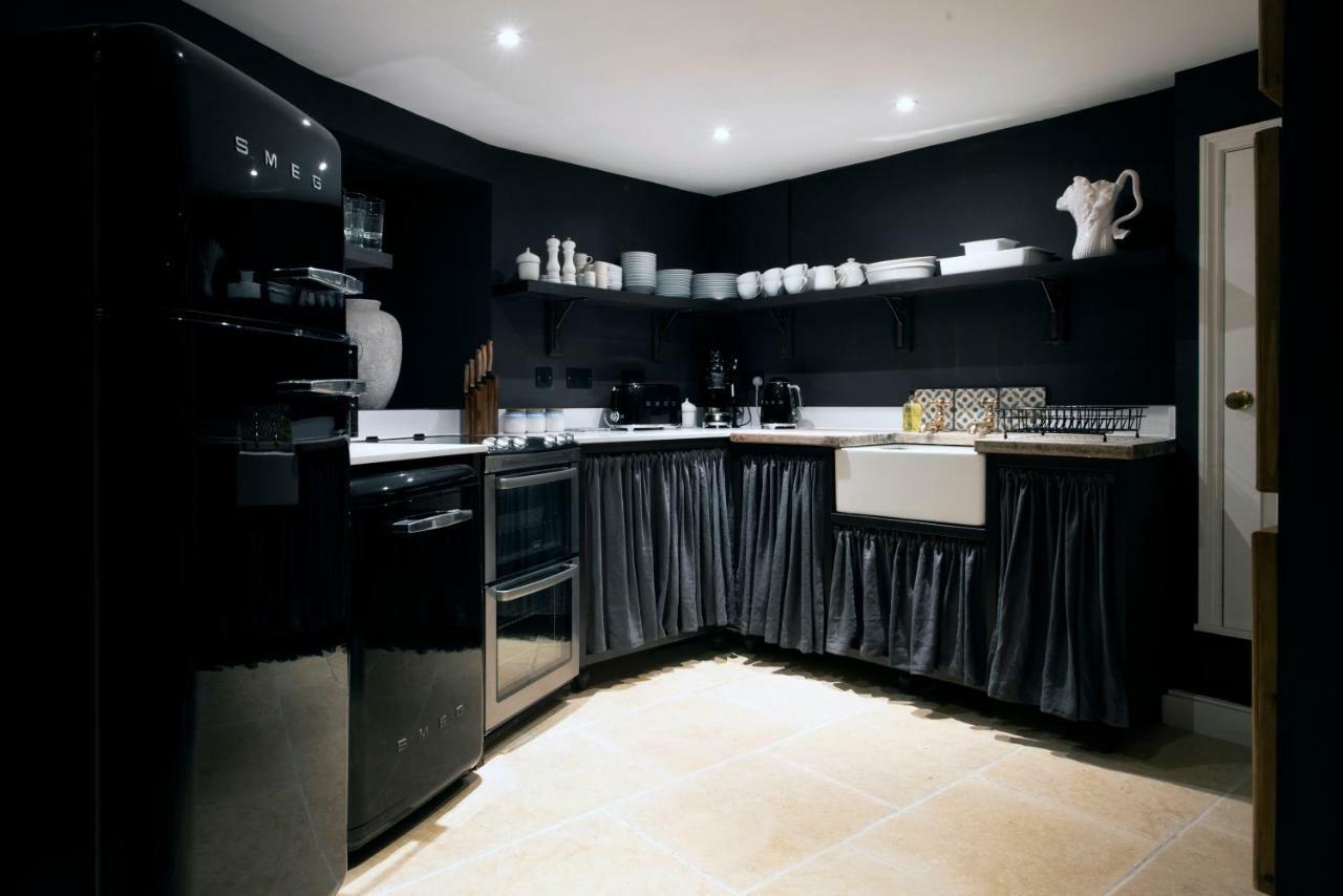 Stylish & Spacious Center Georgian Townhouse * Bath