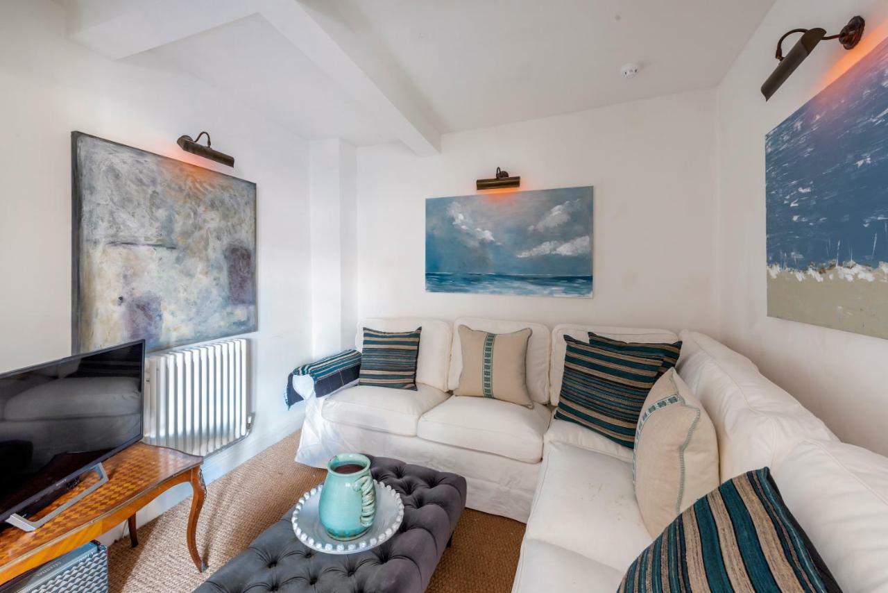 Stylish & Spacious Center Georgian Townhouse