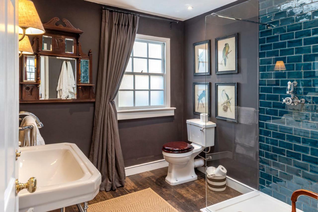 Stylish & Spacious Center Georgian Townhouse
