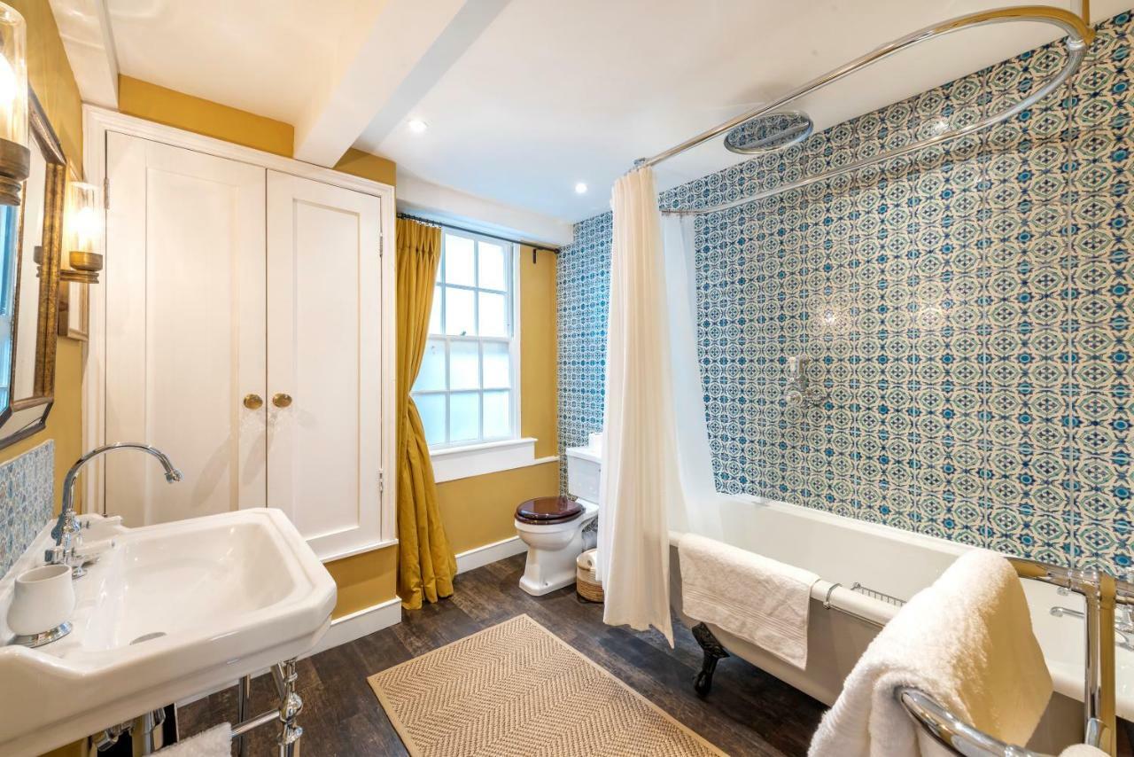 Stylish & Spacious Center Georgian Townhouse *