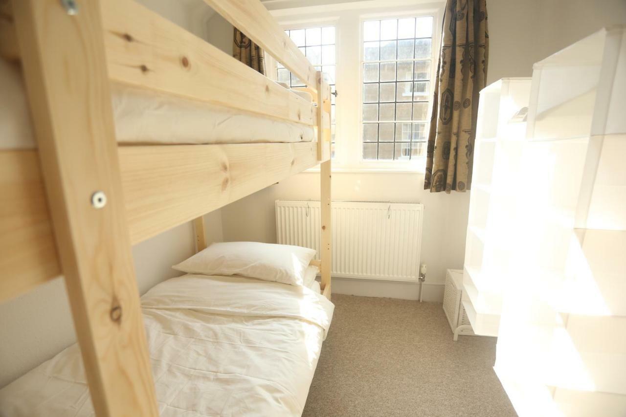 Victorian Lodge: Private Estate With Secure Parking Holiday home