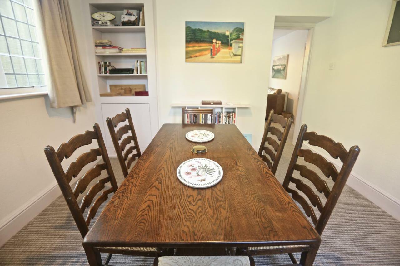 Victorian Lodge: Private Estate With Secure Parking Holiday home