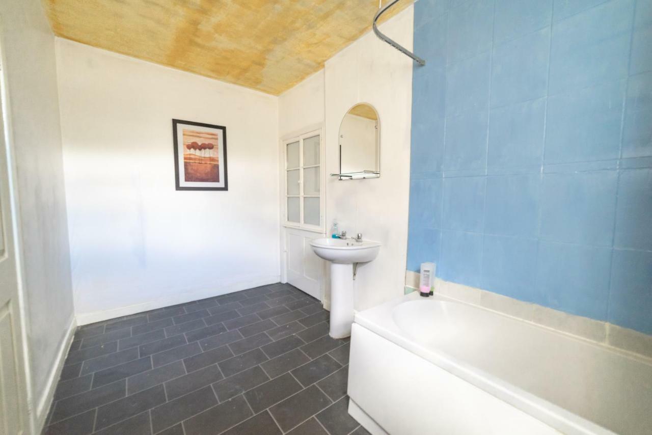 Holiday home Stag And Hen Friendly House With Parking Bath