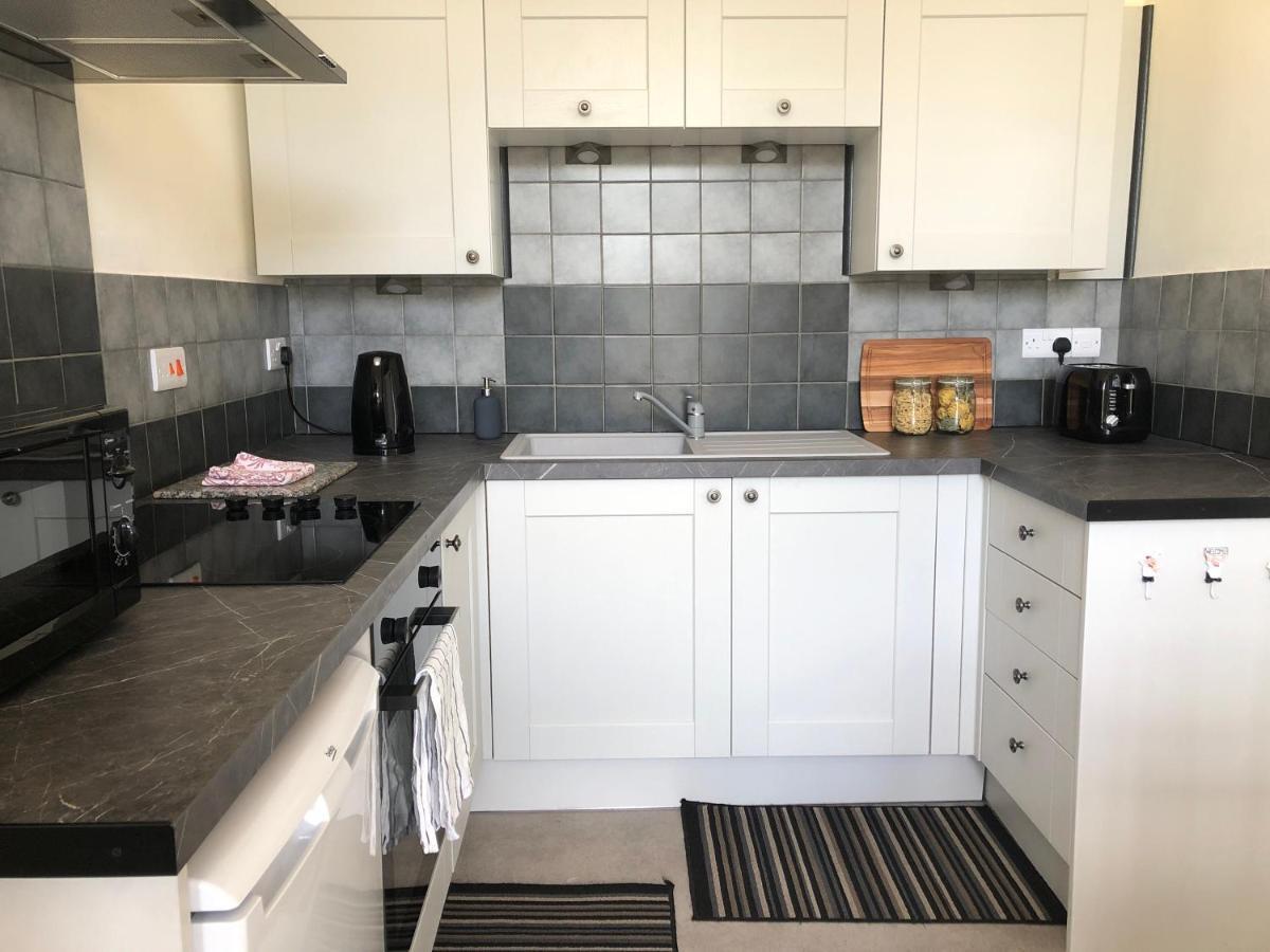 Grosvenor Place Spacious Studio Apartment