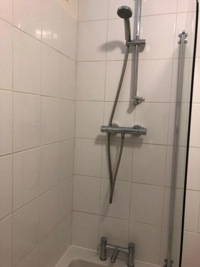 Grosvenor Place Spacious Studio Apartment *