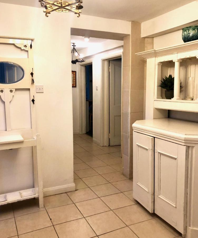 Lauras Townhouse Grand Garden Apartment
