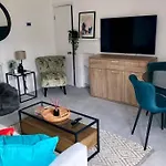 Ideally Located 2 Bedroom Luxury Apartment