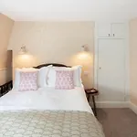 Central Apartment With Private Parking