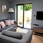 Little Elm - Luxury Home From Home, Free Parking, 30-40 Mins Walk From Bath City Centre