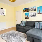 Fantastic, Spacious 3 Bedroom House With Garden