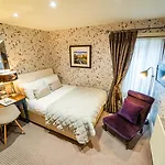 Brooks Guesthouse