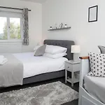 Burgess Yard 2-Bedroom Cottage, Bath