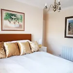 Pulteney Road Apartment