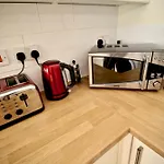 Henry\'S Guesthouse