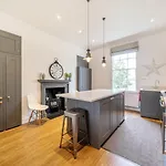 No15-Boutique Georgian Townhouse In Central Bath