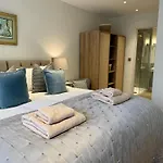 Walcot Yard With Parking, Bath Keys