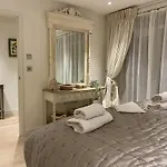 Walcot Yard With Parking, Bath Keys
