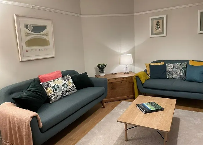 No 12 - Stylish & Homely 3 Bed With Parking Close To City Centre