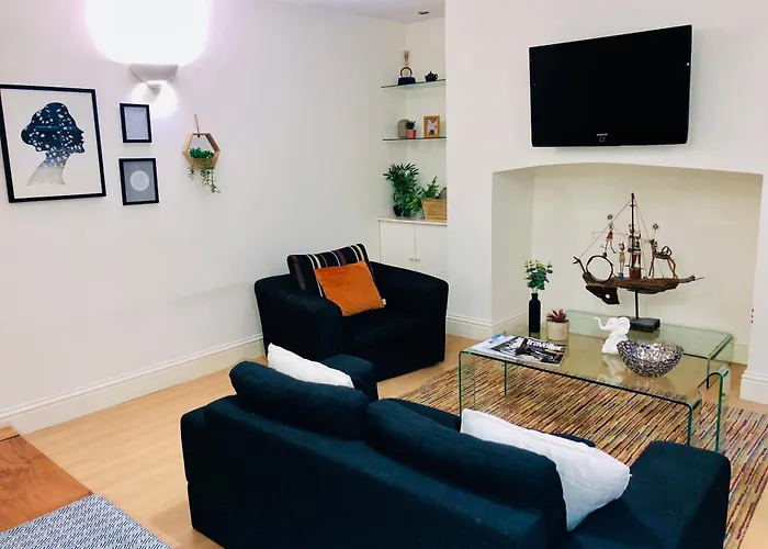 Contemporary Large Apartment In An Ideal Location