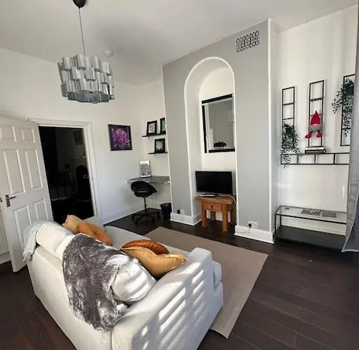 Rialto Luxury Apartments Bath !