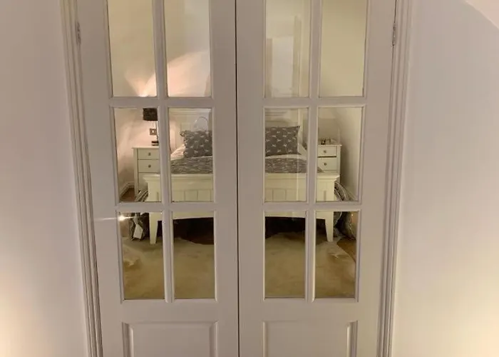 Boutique Bath Apartment With 2 Beautiful Bedrooms