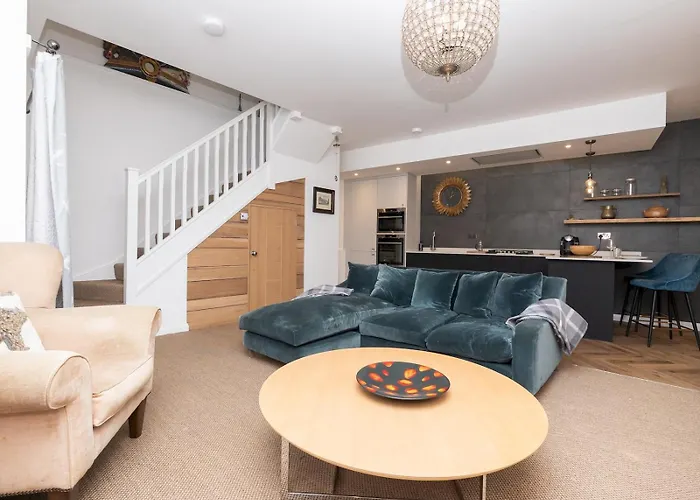 Pass The Keys Fabulous 2 Bedroom House In A Central Location