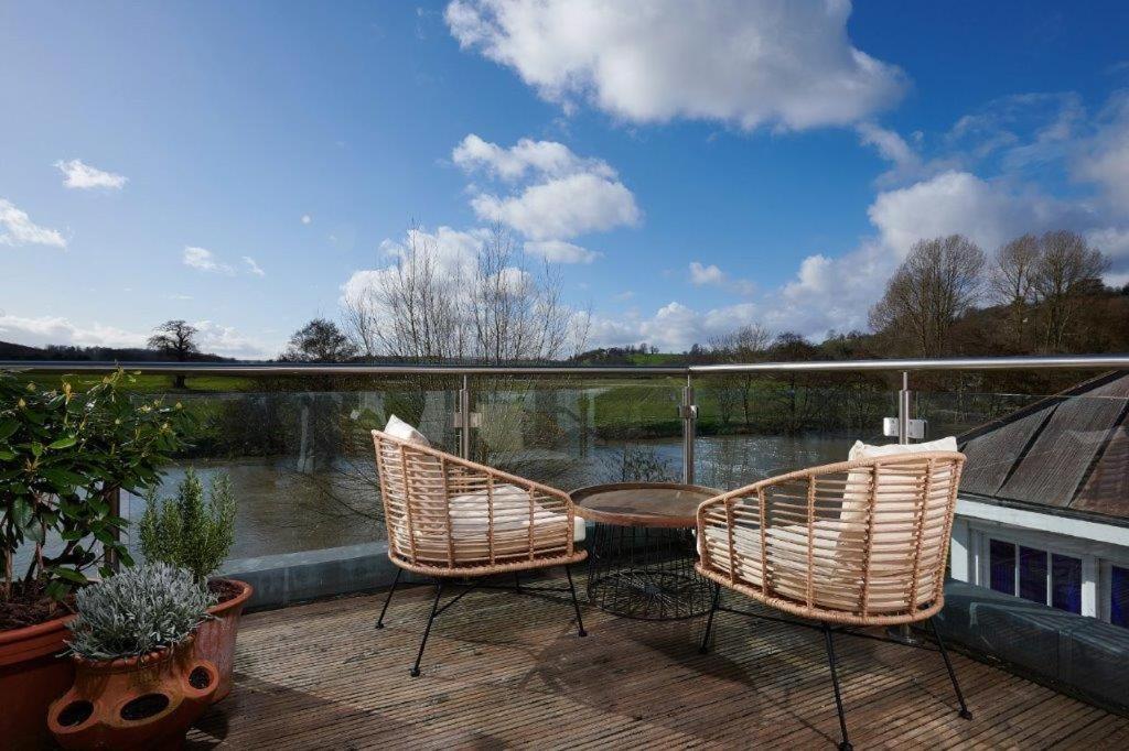 The Boathouse Inn 4*